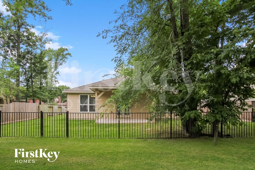 Building Photo - 16106 Broadwater Dr