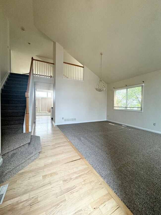 Building Photo - Stunning 4 Bedroom, 3.5 Bath with 3 car attached garage Home in Paragon Estates in Fort Collins, CO