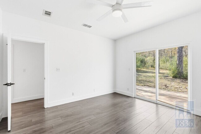 Building Photo - 1116 Lott Ave