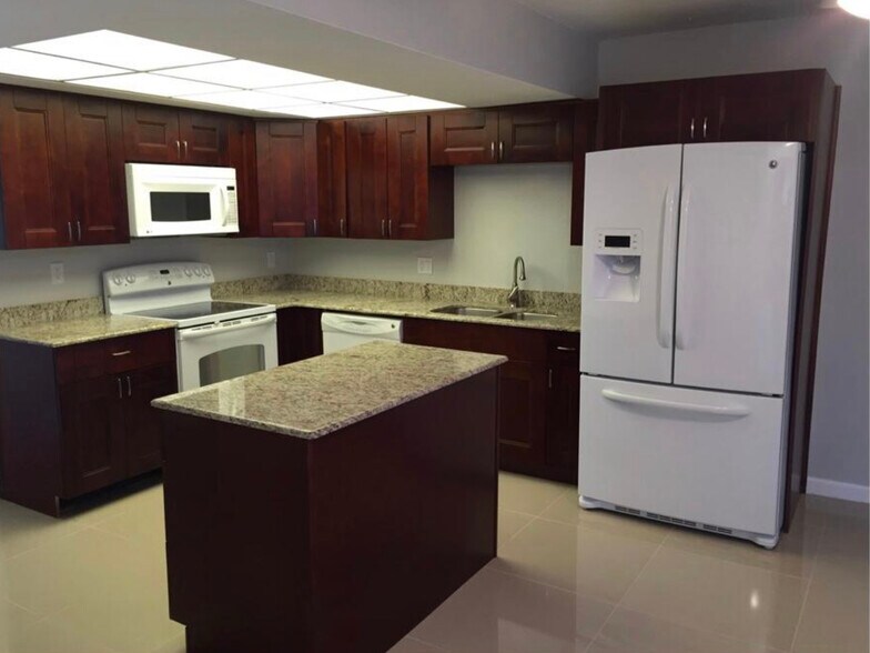 Microwave, dishwasher garbage disposal, deep sink, flat top stove and large refrigerator - 3633 Country Club Blvd