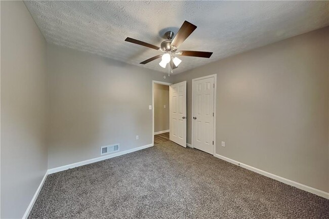 Building Photo - 77 Breckenridge Dr