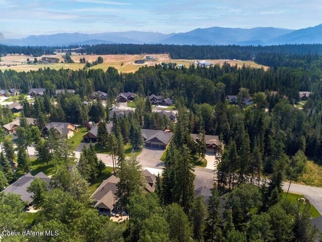 Building Photo - Pebble Creek