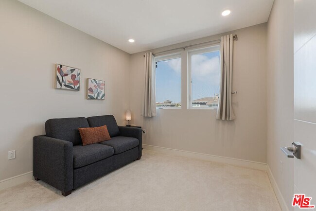 Building Photo - 6030 S Seabluff Dr