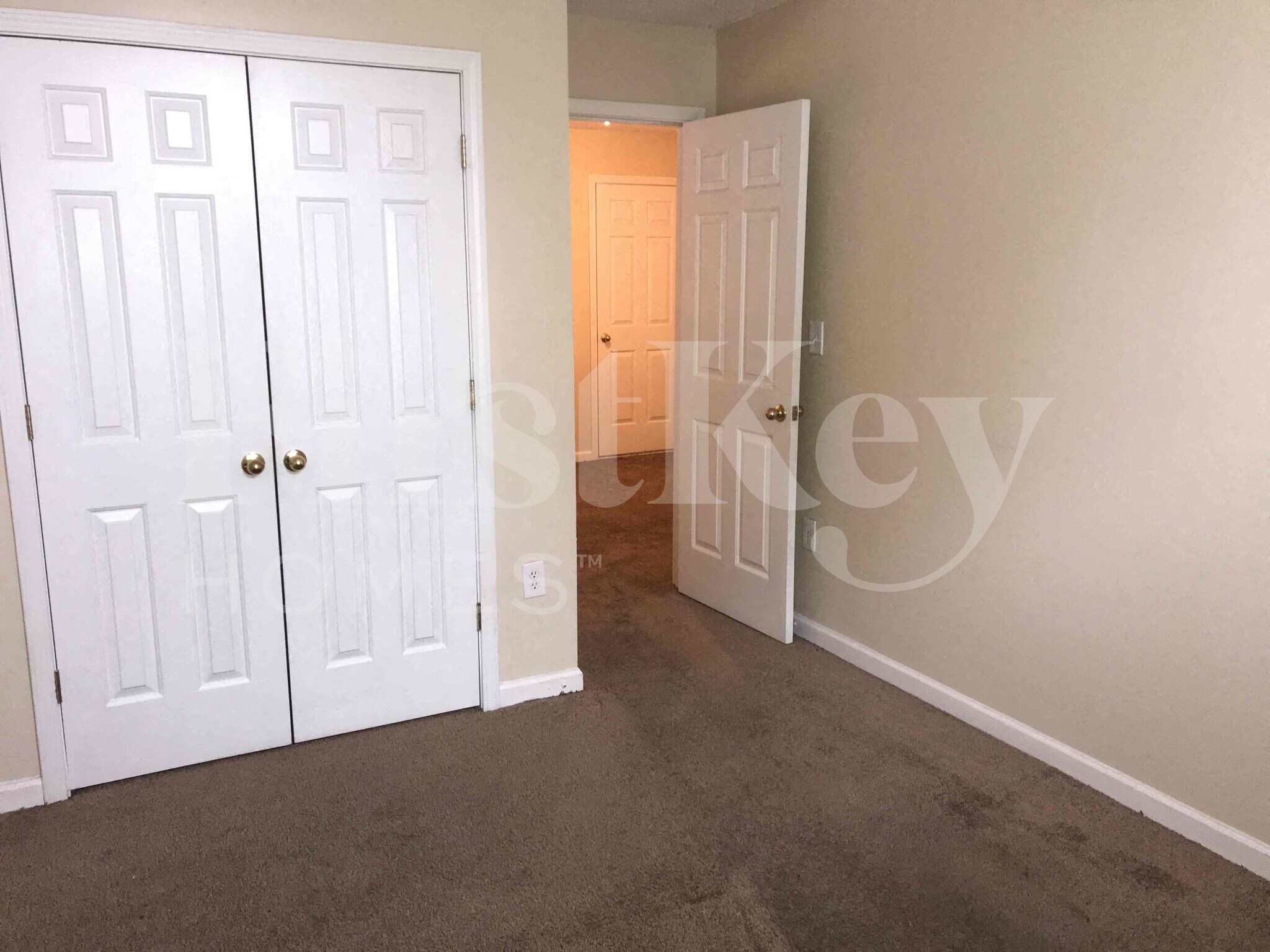 Building Photo - 7142 Queens Crown Ct