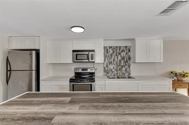 Building Photo - 304 San Carlos Ave
