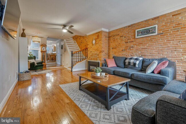 Primary Photo - 1129 Battery Ave