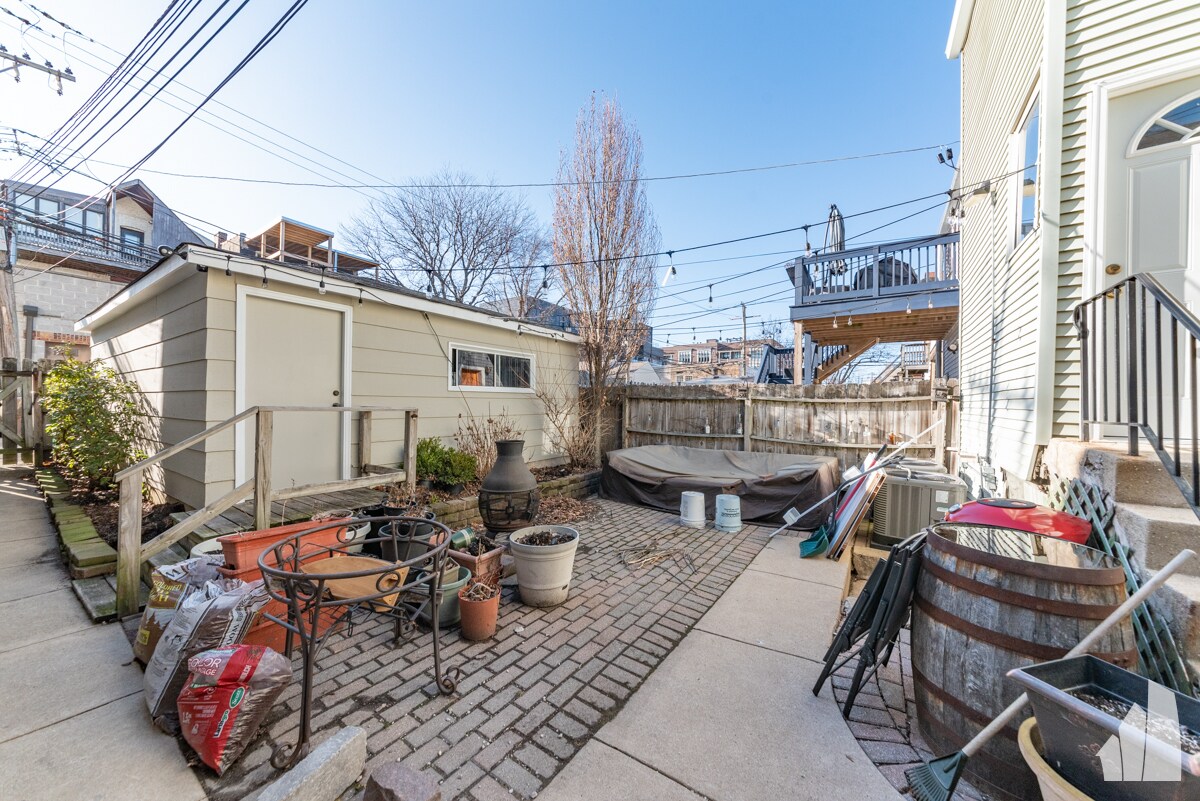 Building Photo - 2334 N Southport Ave