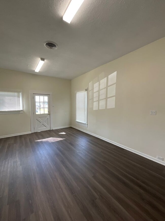 Building Photo - 613 W. First Street