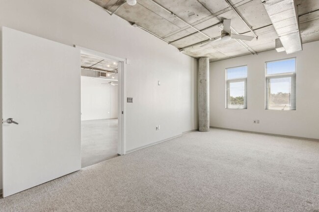 Building Photo - Loft Condo in Downtown Orlando