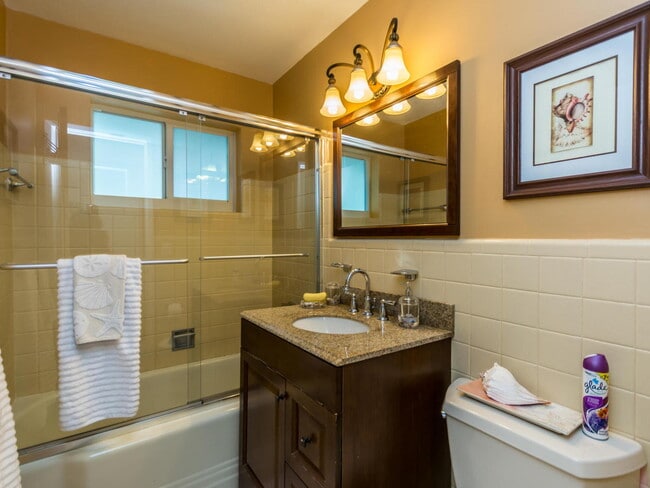 Building Photo - 4930 NE 27th Ave