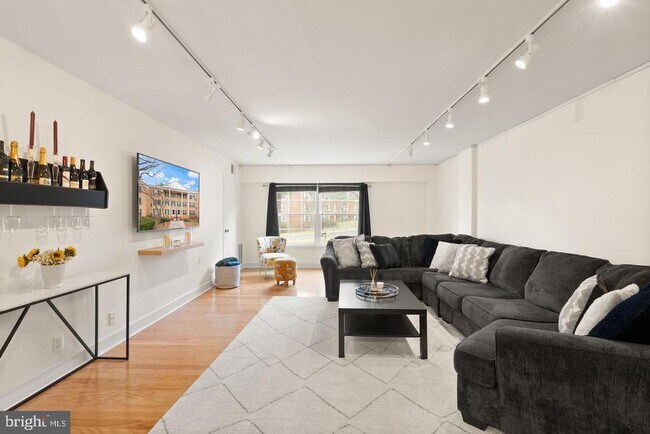Building Photo - 7651 Tremayne Pl