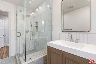 Building Photo - 405-404 Shirley Pl