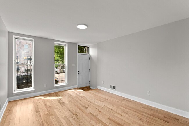 Building Photo - 2518 E Fayette St