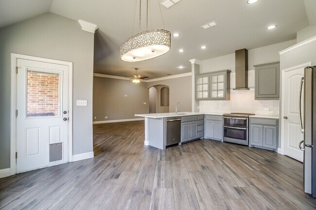 Building Photo - Beautiful 4 Bed, 2 Bath in Pristine Willow...