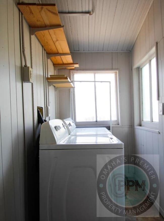 Building Photo - 2 Bed + an Office/ 1 Bath House by UNMC