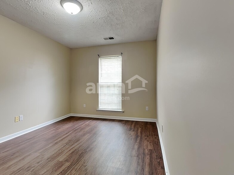 Building Photo - 1146 Red Fern Cir E