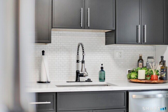 Building Photo - 62 Candlewood Dr