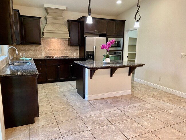 Building Photo - $3,150 Copper River, Beautiful 4 Bedroom -  E. Via Estrella Dr, Fresno / Gated Community