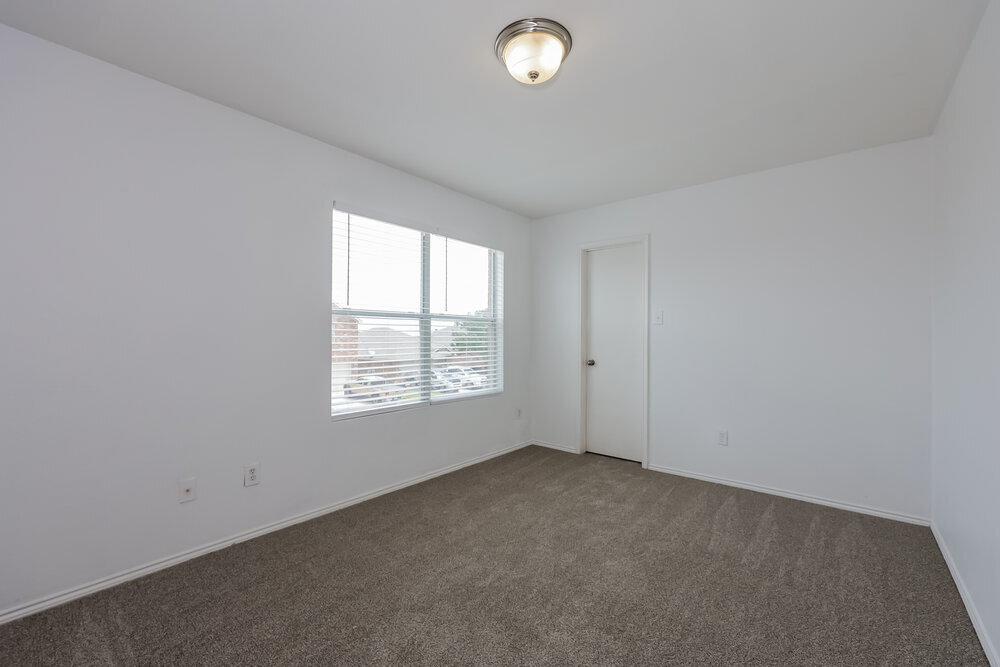 Building Photo - 10021 Blue Bell Dr