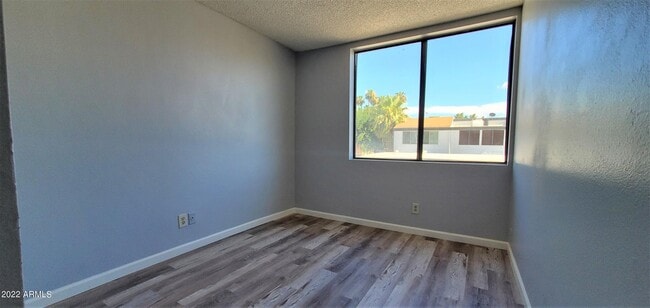 Building Photo - 3411 N 12th Pl