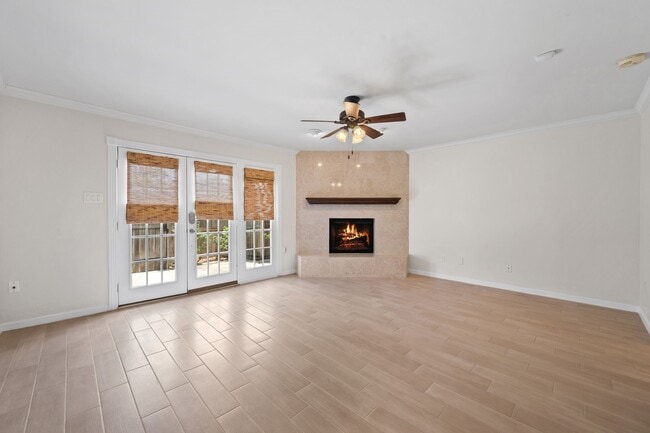 Building Photo - 10180 Longmont Dr