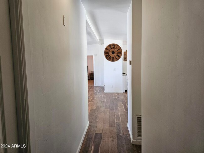 Building Photo - 1042 W Ocotilla St