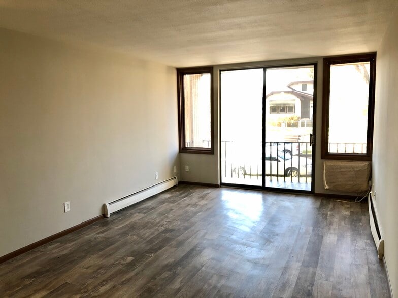 Building Photo - 4014 15th Ave S