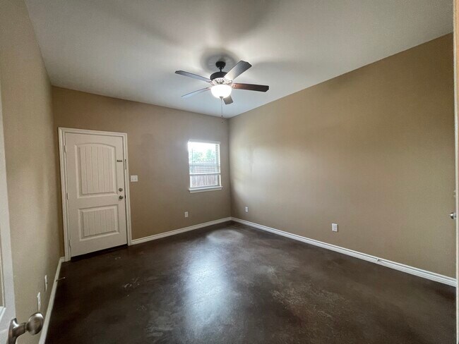 Building Photo - 501 FM 315