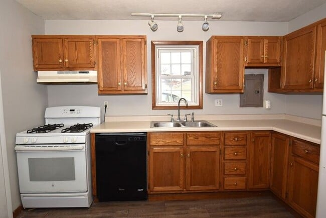 Building Photo - MIshawaka near Universities and shopping