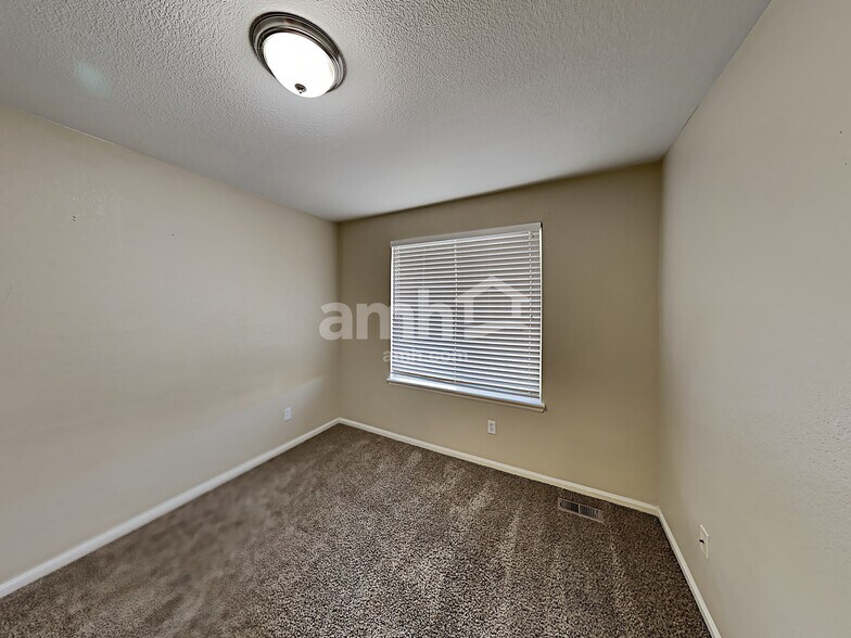 Building Photo - 18942 E Vassar Dr