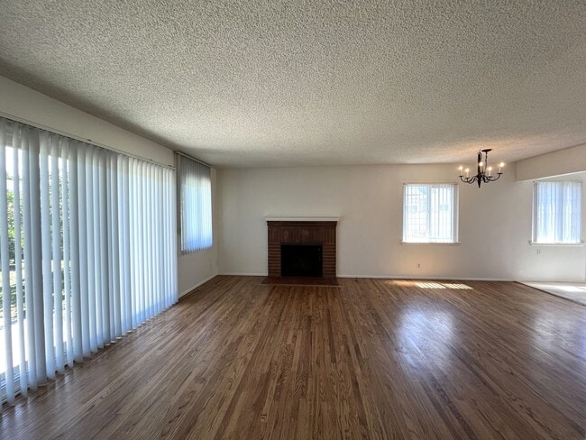 Building Photo - Charming Single Level 3-Bedroom 2-Bathroom Home With Hardwood Floors