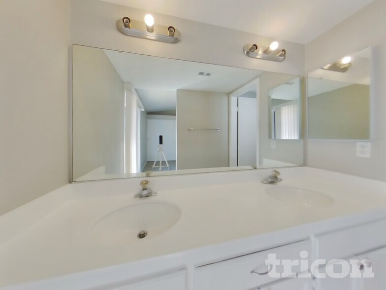 Building Photo - 3401 Spruce St