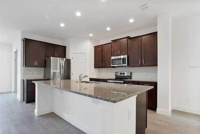 Building Photo - 7842 Syracuse Dr