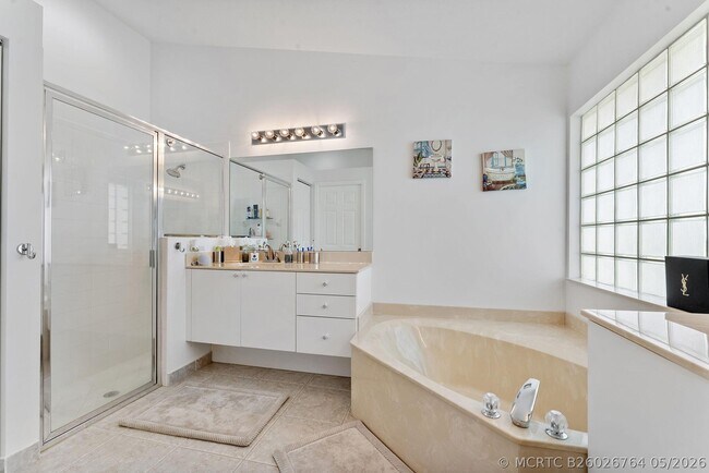 Building Photo - 6887 Viale Elizabeth