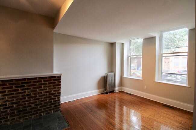 Building Photo - 1616 Green St