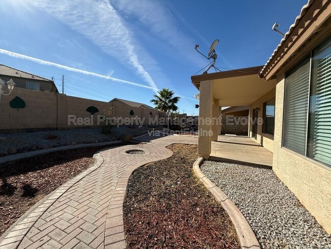 Building Photo - 9907 West Riverside Avenue