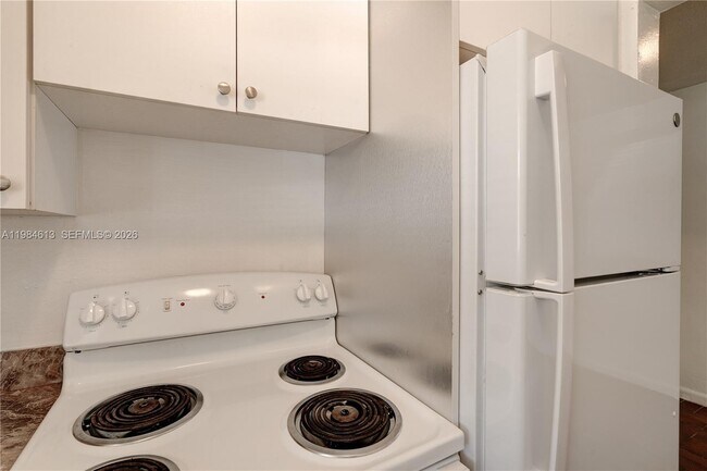 Building Photo - 856 SW 10th St