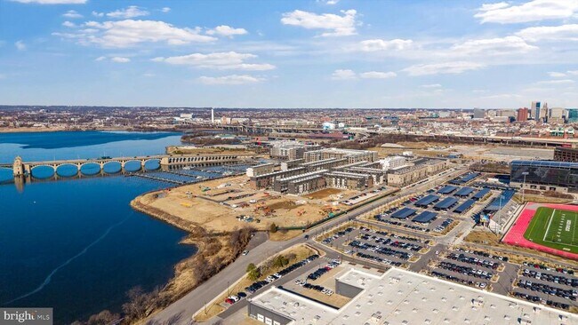 Building Photo - 2709 Light St