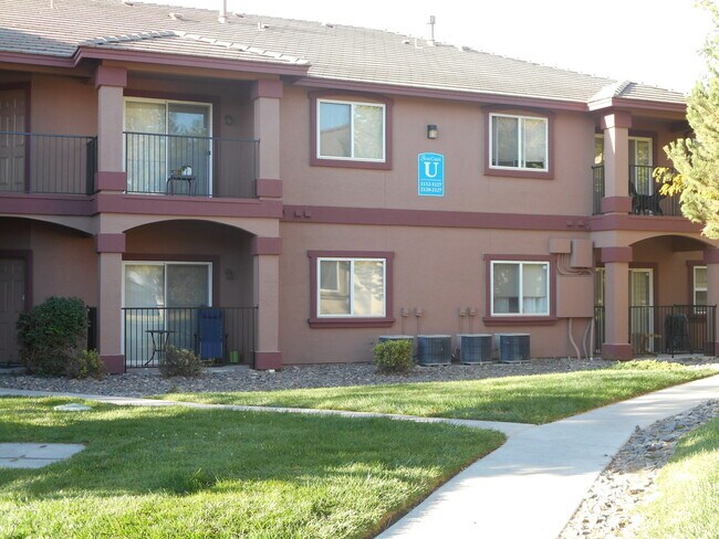 Building Photo - Discover Your Dream Condo with Stunning Mountain Views a 1 Car Garage & Covered carport in NW Ren...