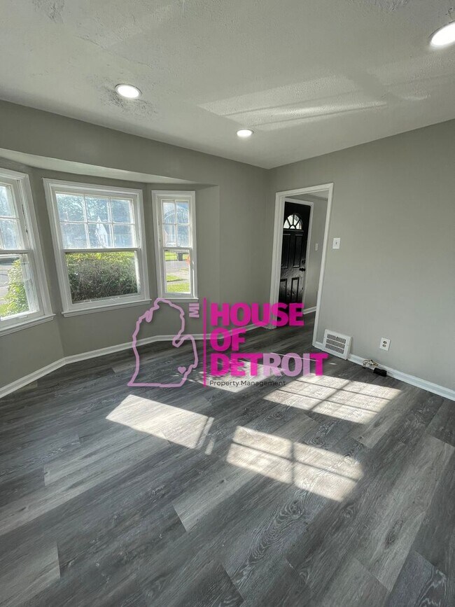Building Photo - 3 BEDROOM | 1 BATH | FREE PRE SCREEN