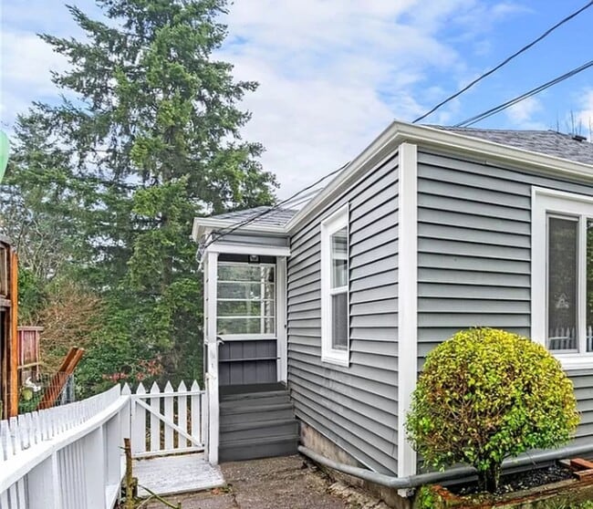 Building Photo - 804/806 S Marion Ave