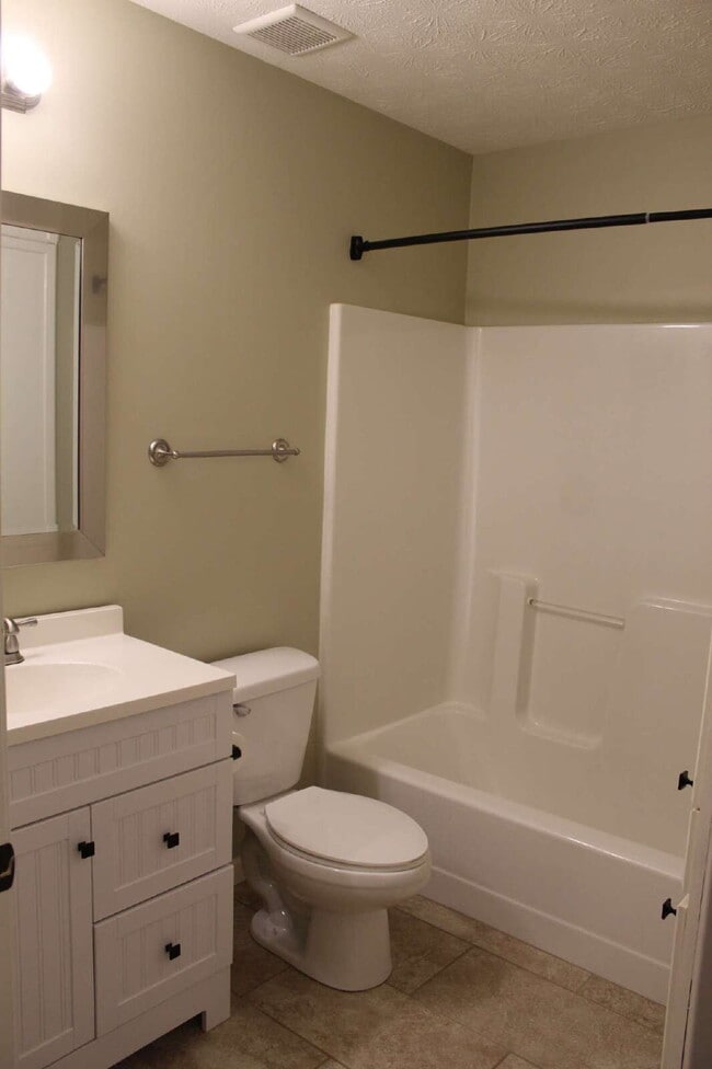 Building Photo - Roomy 3-Bedroom Townhouse in Baldwin Neigh...