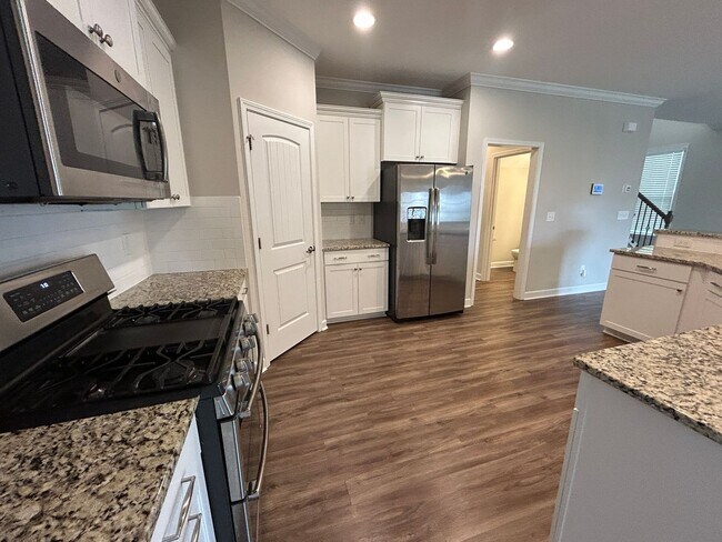 Building Photo - 79 Mornington Pl