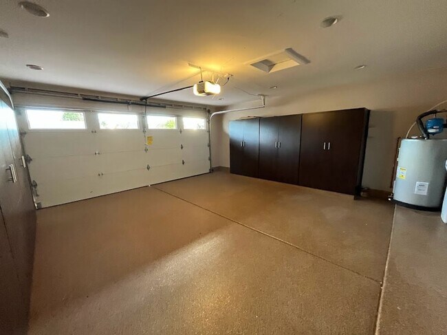 Building Photo - Elegant North Glendale Retreat with Premium Upgrades