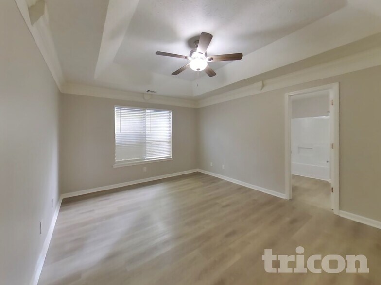 Building Photo - 10635 Pine Forest Ln