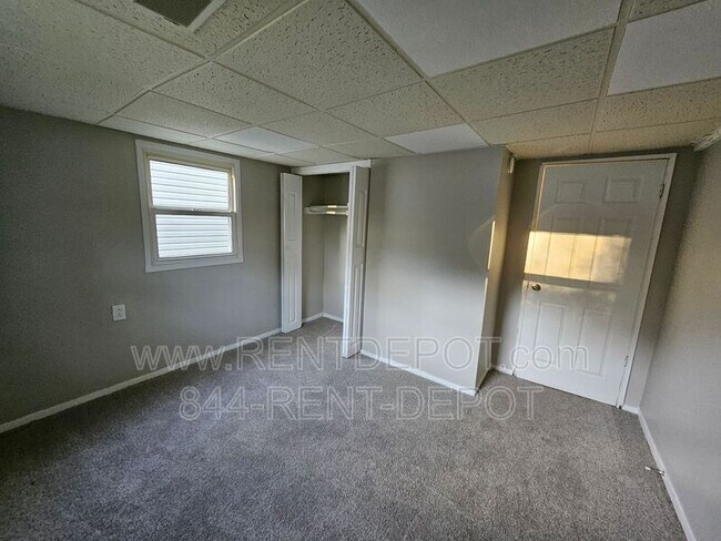 Building Photo - 2619 S St James Blvd