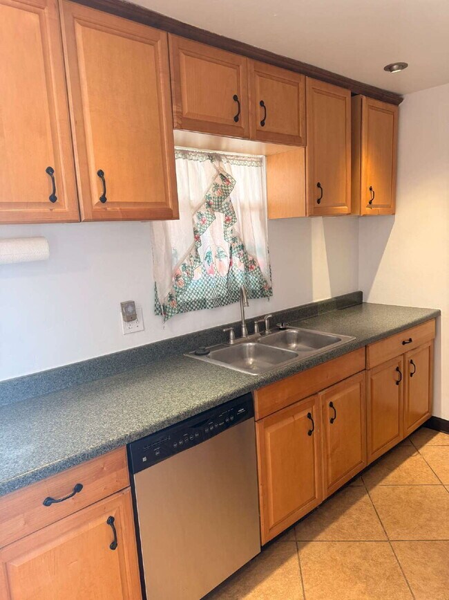 Building Photo - $3,500 - 3 Bed / 1 Bath House in Chula Vista with a Large Yard!
