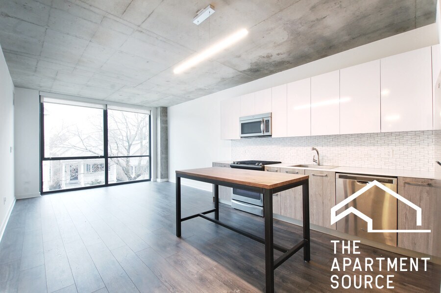 Building Photo - 1722 W Roscoe St