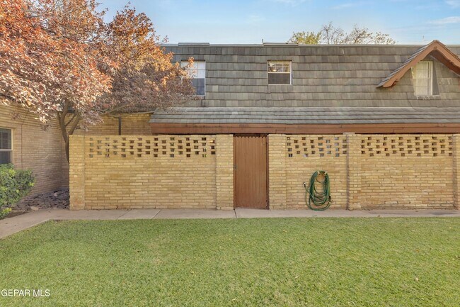 Building Photo - 350 Thunderbird Dr