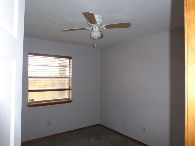 Building Photo - Corner Lot